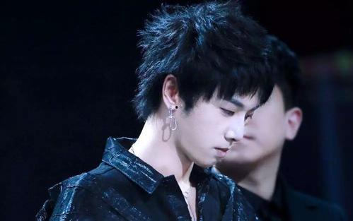 娱乐吃瓜君华晨宇,娱乐吃瓜界的音乐奇才